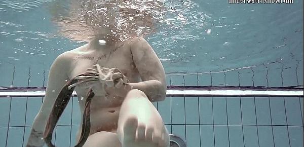  Chubby cutie underwater naked